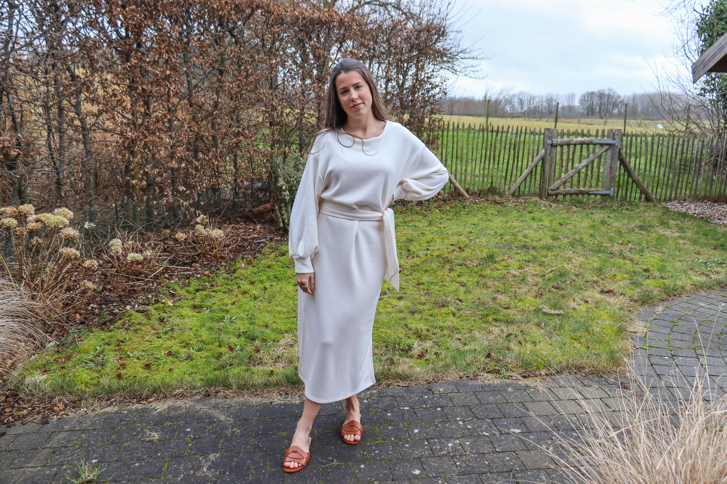 Lang parelwit kleed