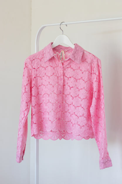 Roze blouse met bloemendetail