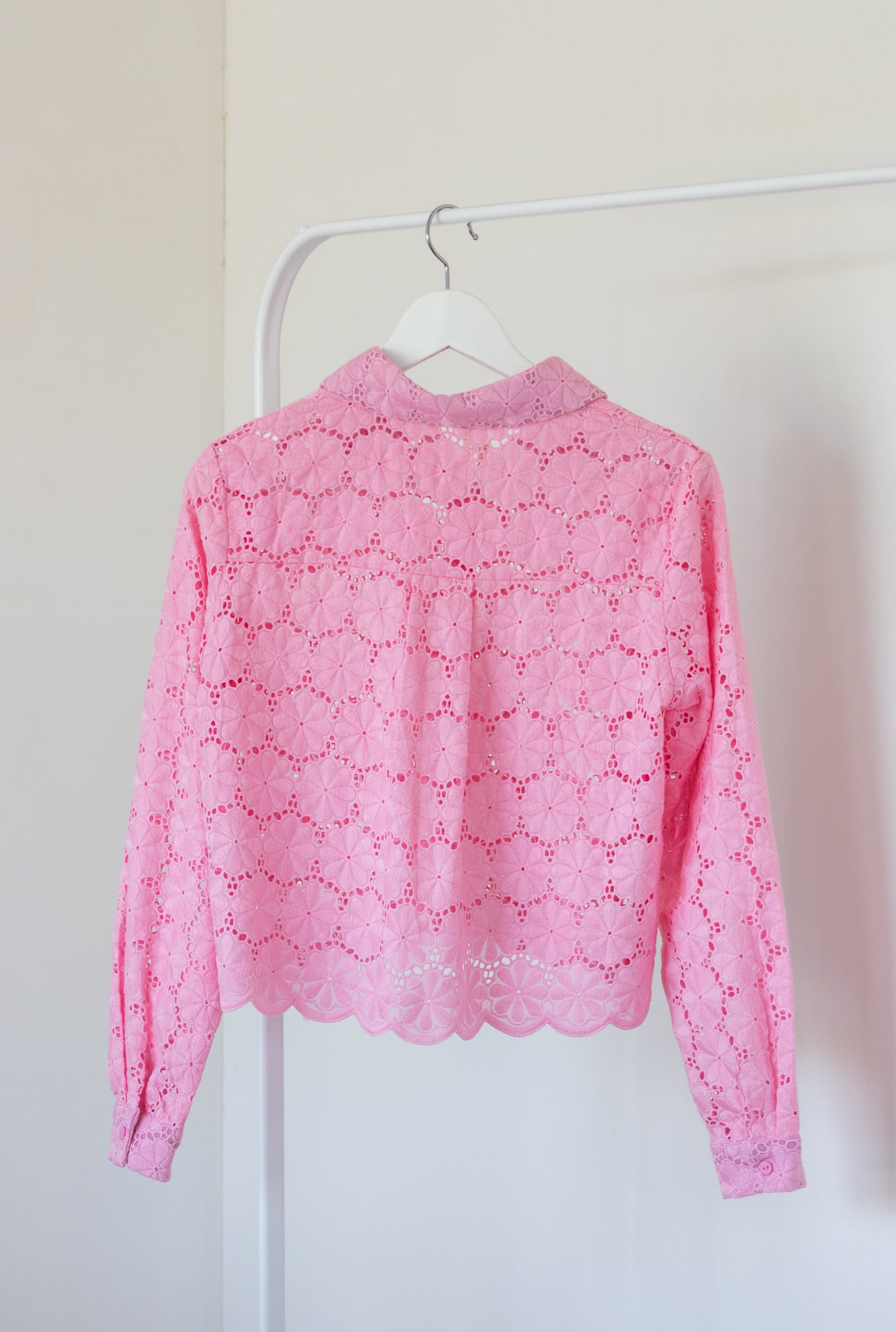 Roze blouse met bloemendetail