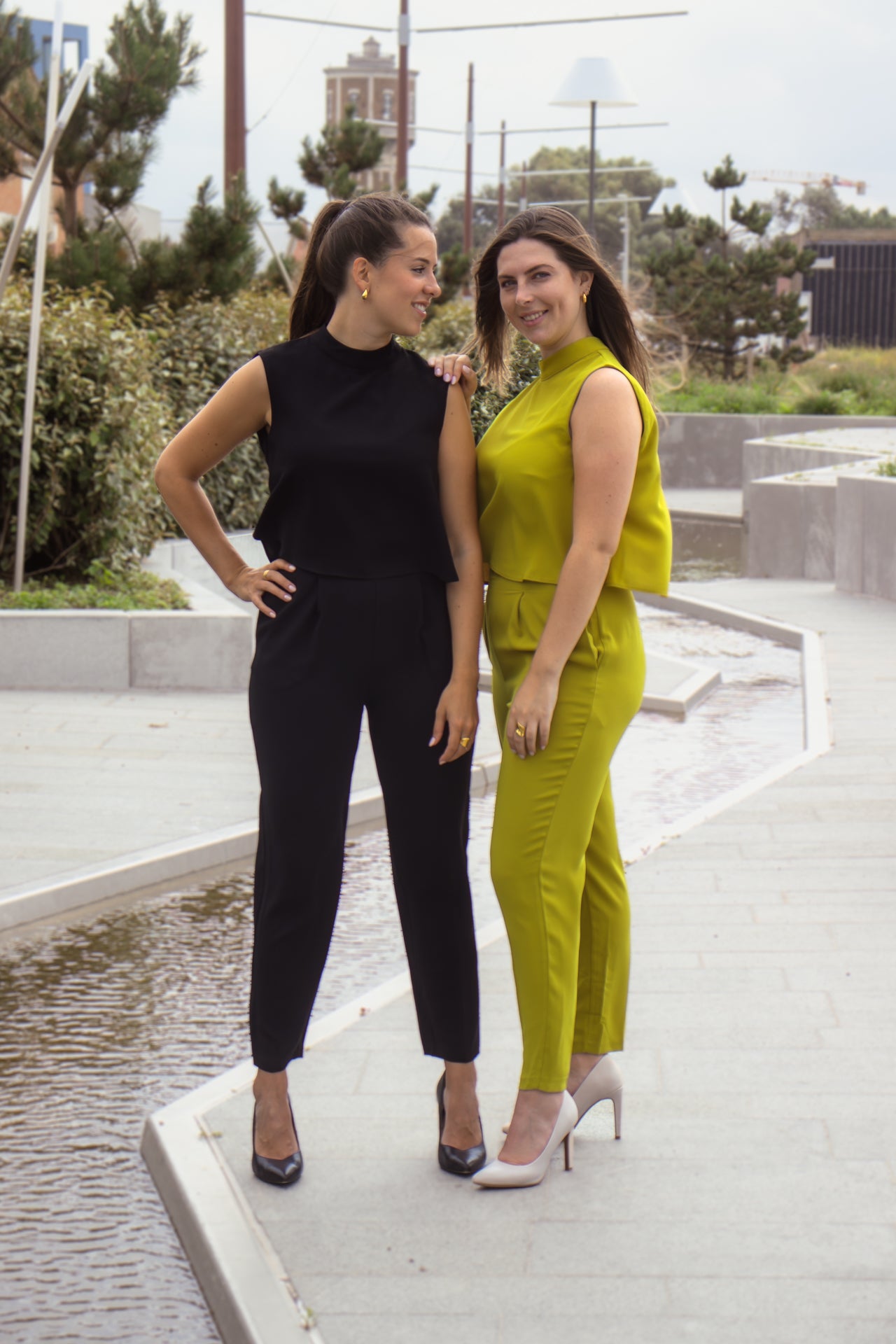 Elegante jumpsuit zonder mouwen - Bélice - belice - jumpsuit - zwart - zwarte jumpsuit - professionele jumpsuit