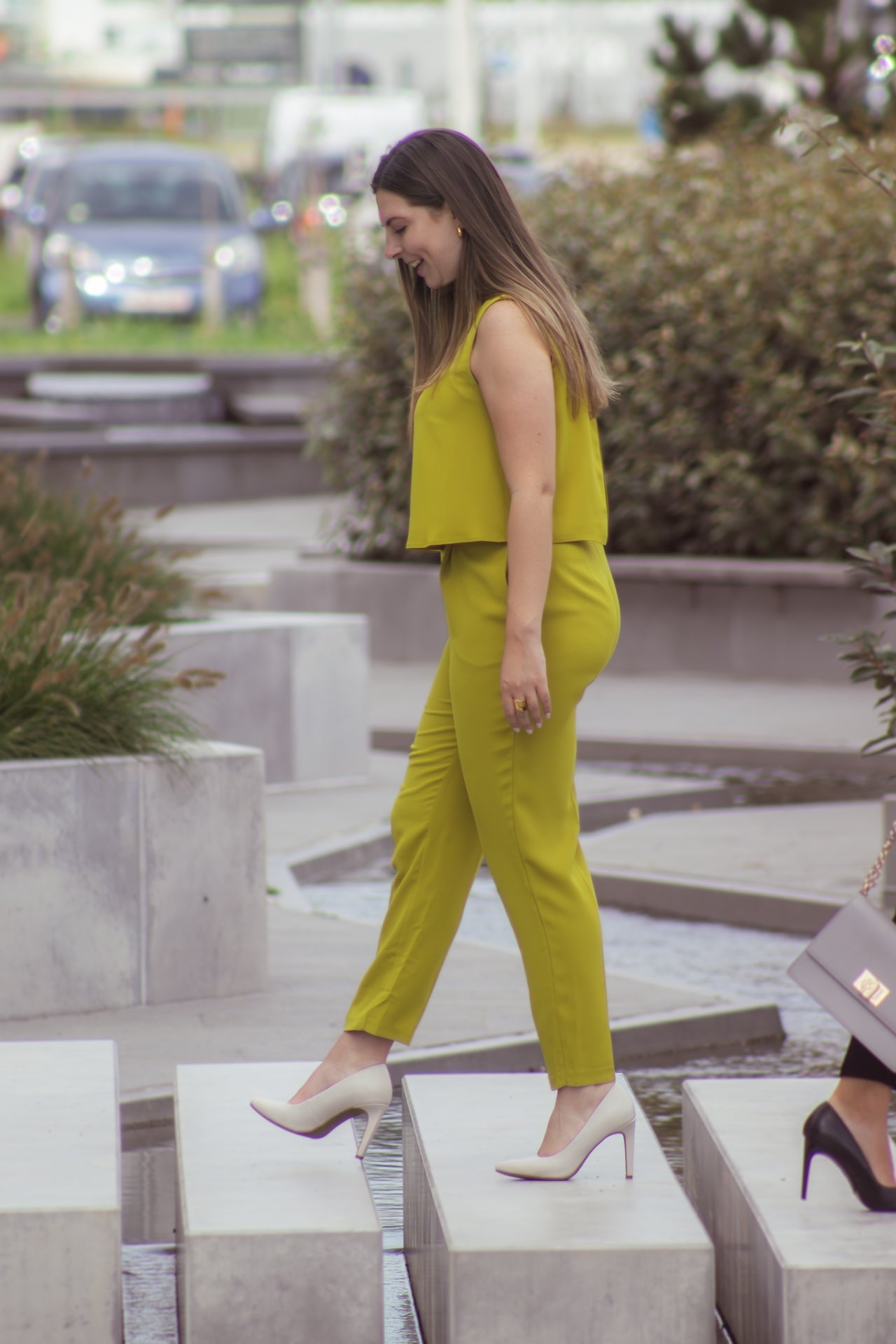 Elegante jumpsuit zonder mouwen - Bélice - belice - jumpsuit - zwart - oker jumpsuit - professionele jumpsuit