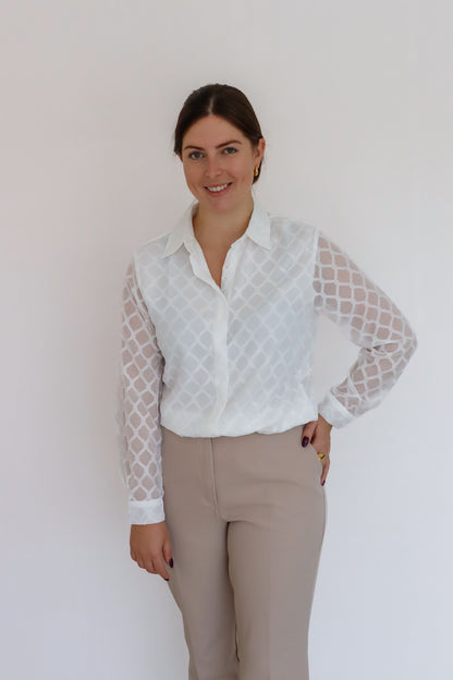 Witte blouse met kanten mouwen