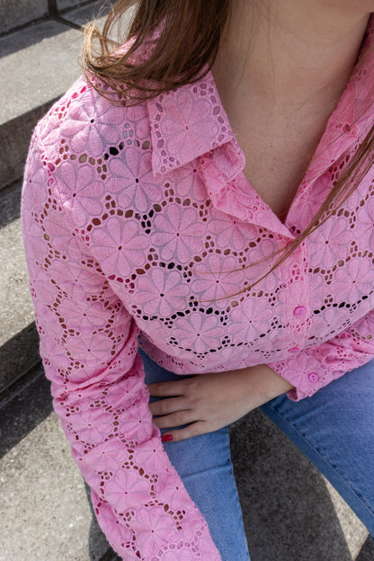 Roze blouse met bloemendetail