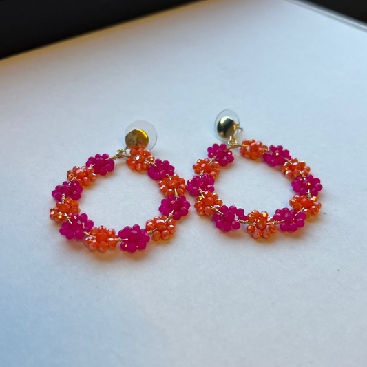 Hangoorbel met roze en oranje parels